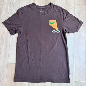Nike Jeffrey Sincich Brown TShirt Men’s S Mixed Media Applique Needle Stitch Tee